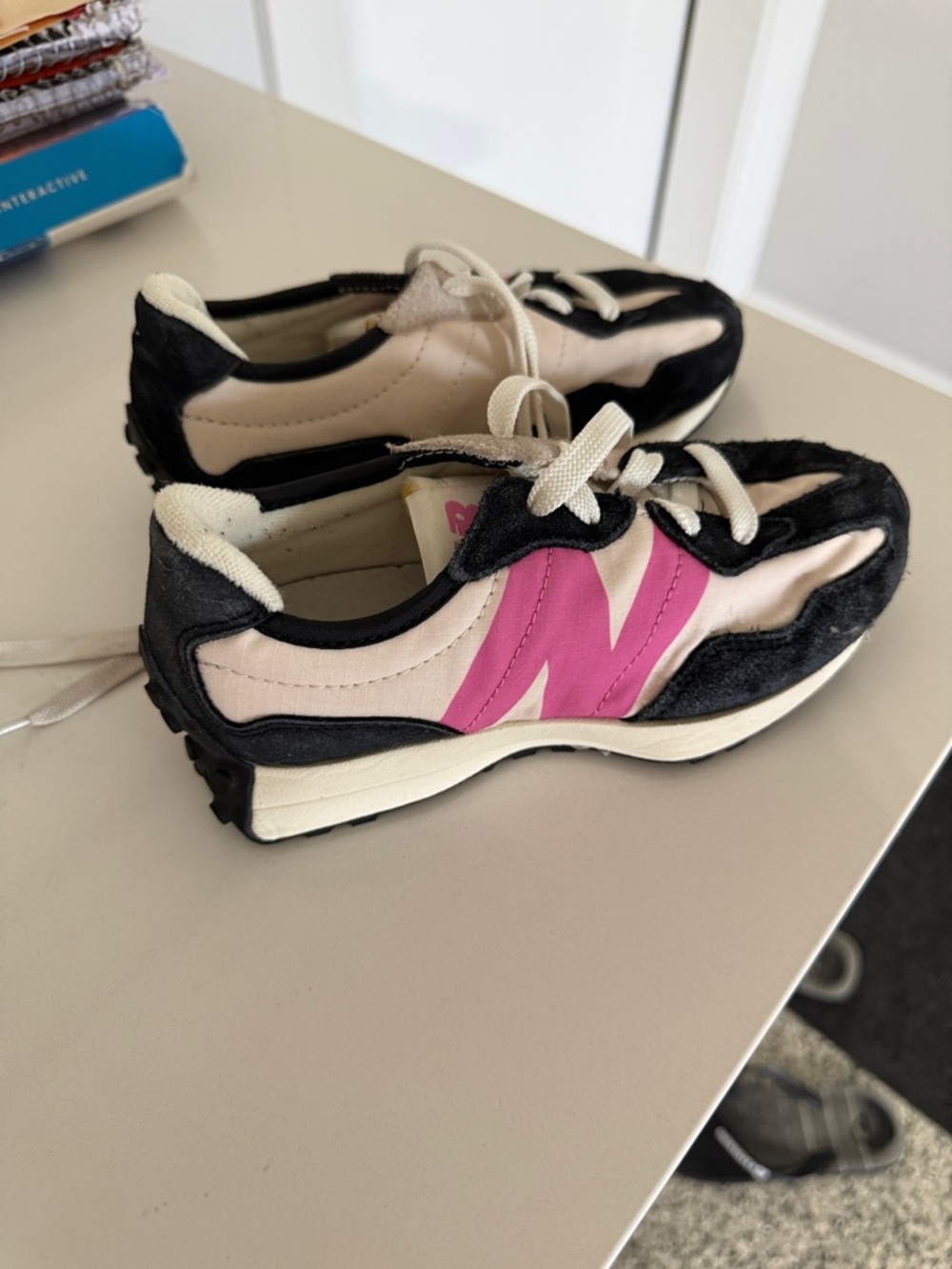 New balance kids 327 Pink Accent Retro Runner Sneakers size 1